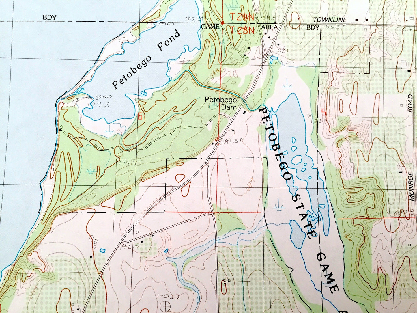 Antique Williamsburg, Michigan 1983 US Geological Survey Topographic Map – Whitewater, Elk Rapids, Acme, Angel, Yuba, Bates, Grand Traverse