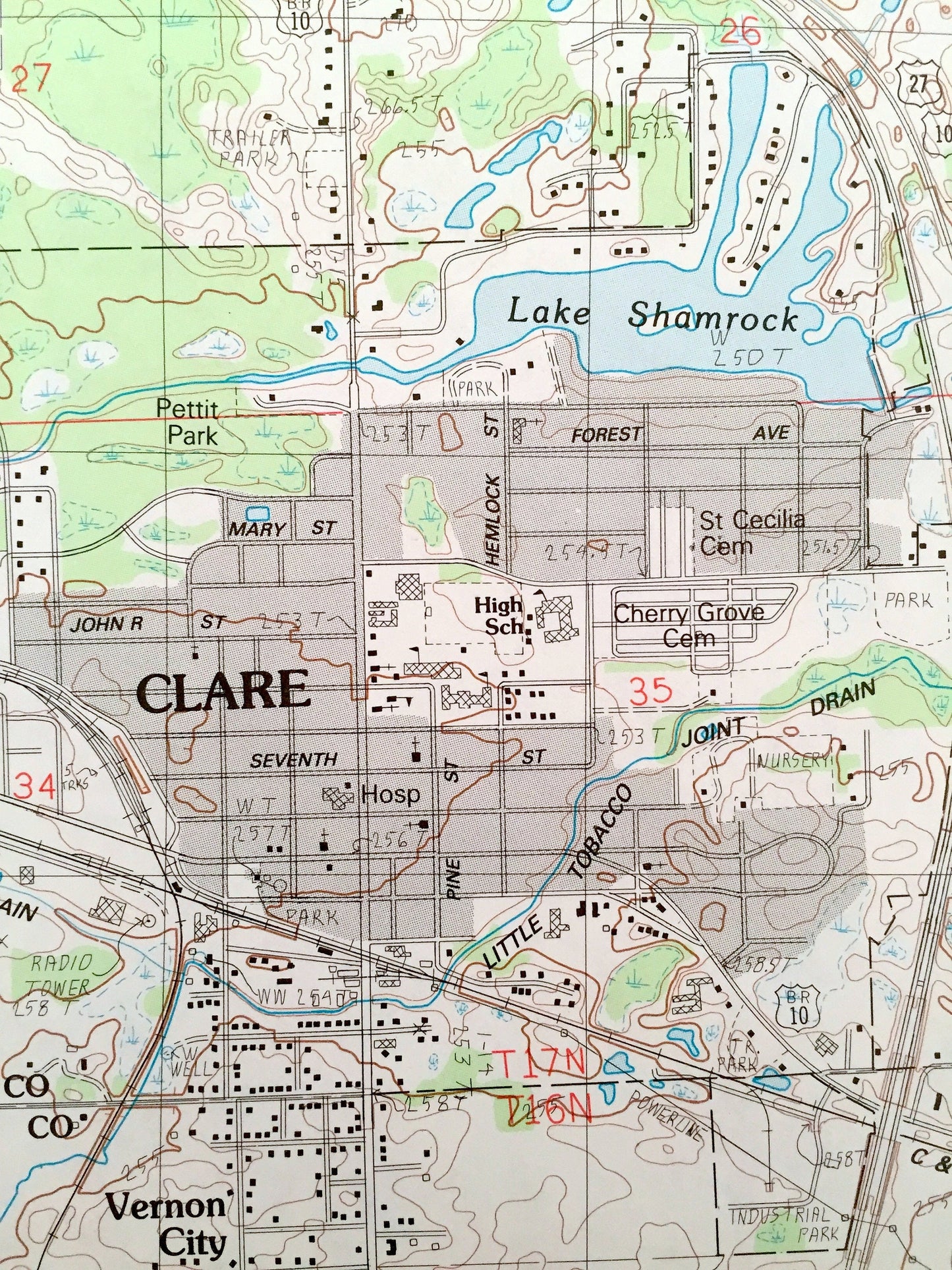Antique Clare, Michigan 1983 US Geological Survey Topographic Map – Vernon, Grant, Farwell, Gilmore, Surrey, Lake Shamrock, Lake Thirteen MI