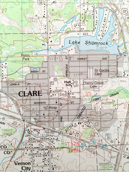 Antique Clare, Michigan 1983 US Geological Survey Topographic Map – Vernon, Grant, Farwell, Gilmore, Surrey, Lake Shamrock, Lake Thirteen MI